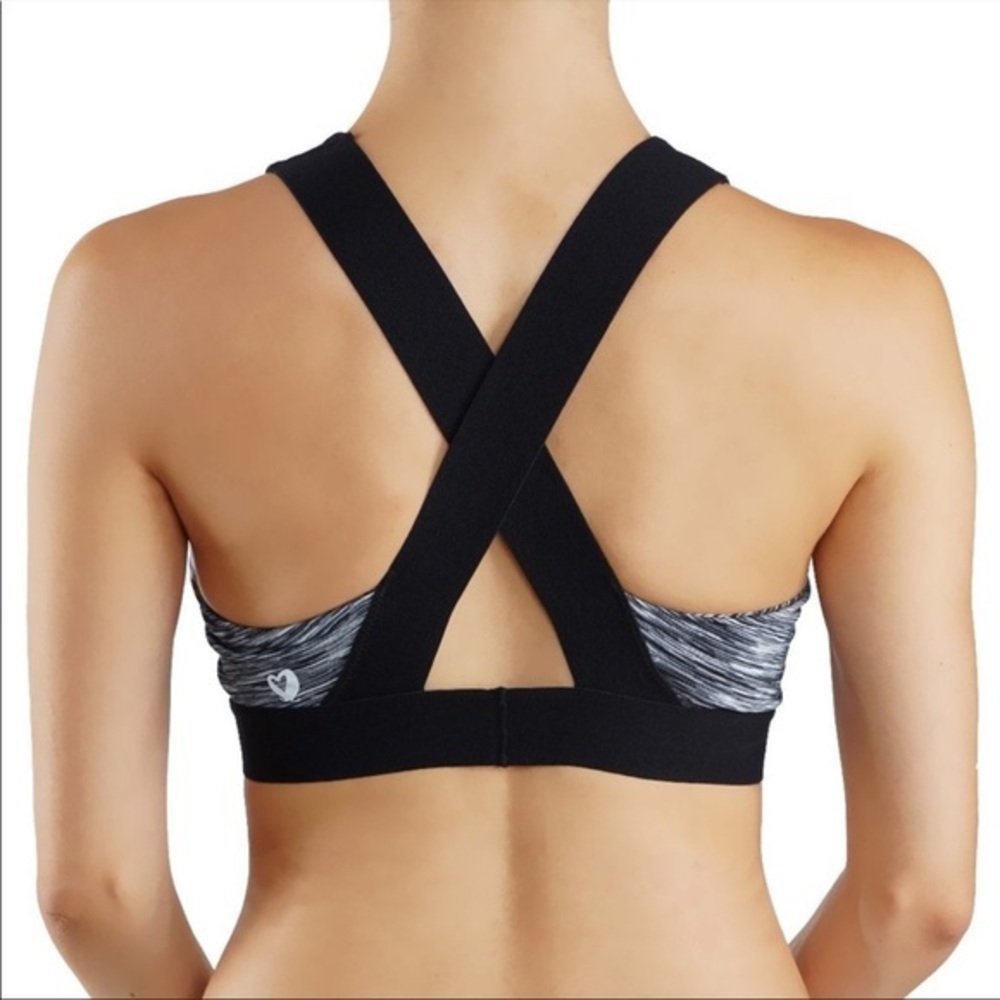 Flattering Yoga Sports Bra with Breathable Open Back - Picture 2 of 4